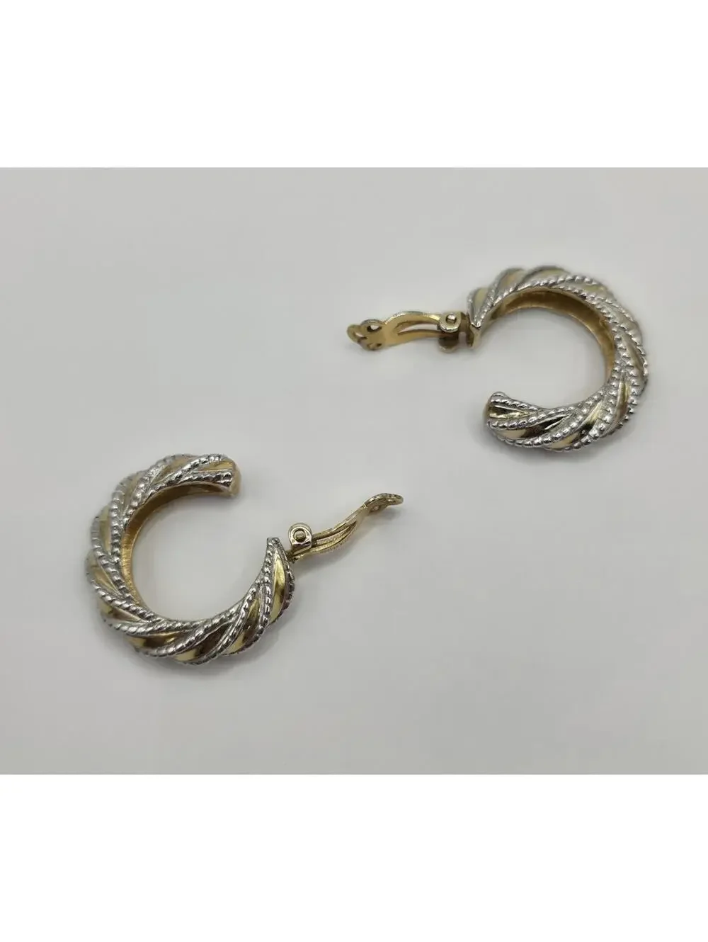 Vintage Signed Jomaz Joseph Mazer Classic Gold And Silver Tone Clip On Earrings - Picture 9 of 9